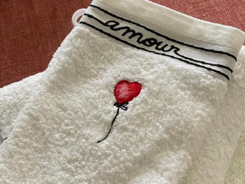 a close up of a stuffed animal with a heart on it at L'Artistik - Appartement 5 min à pied du port et parking privé in Vannes