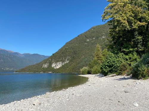 a beach next to a body of water with mountains at Casa Paola in Vesta