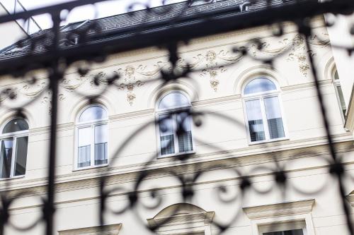 City Center Apartment with Balcony 1051 Budapest, 14 Sas utca kép - 3