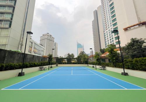 a tennis court in the middle of a city at AYANA Midplaza JAKARTA in Jakarta