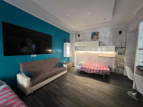 Nathan House,Teano