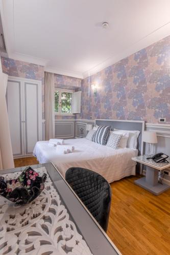 a bedroom with a bed and a couch and a table at Mangili Garden Hotel in Rome