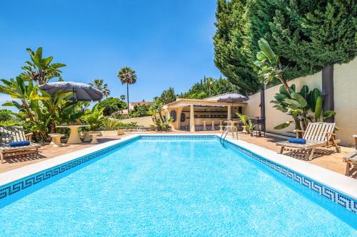 Bazén v ubytování Villa Crisandra by Algarve Vacation nebo v jeho okolí
