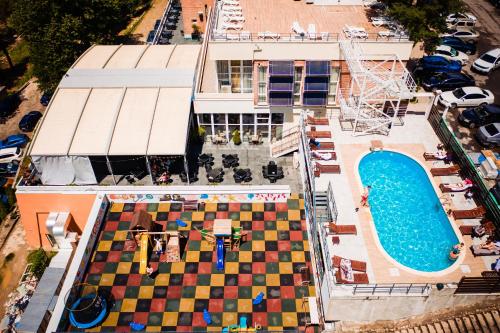 an overhead view of a pool and a resort at Bacolux Afrodita, Herculane in Băile Herculane