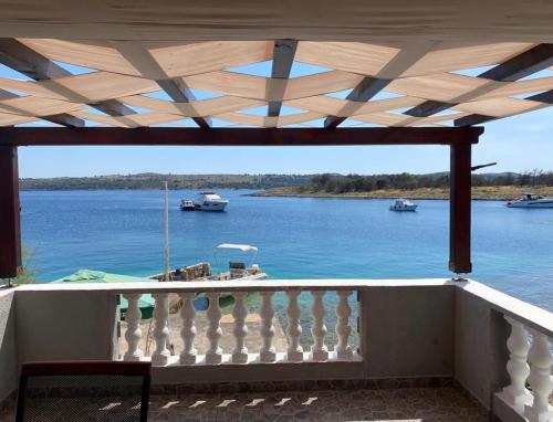 Island paradise Lavdara