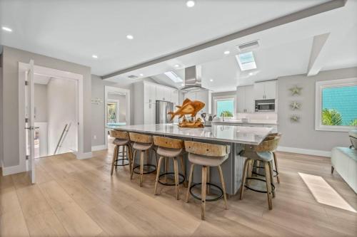 Nhà bếp/bếp nhỏ tại Four-Bedroom House