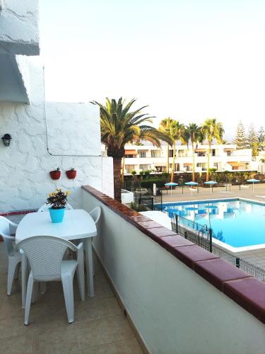 BLU APARTMENT, WIFI FREE POOL VIEW