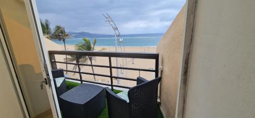 Salema Beach, Primera línea en Playa de Las Canteras tesisinde bir balkon veya teras