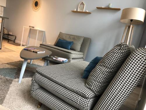 a living room with two chairs and a table at La loge des Salinières in Bordeaux