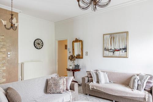 Spacious 2 bedroom apartment at Glifada
