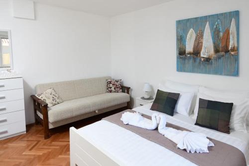 Wave n' Sea Apartment With a Private Pool