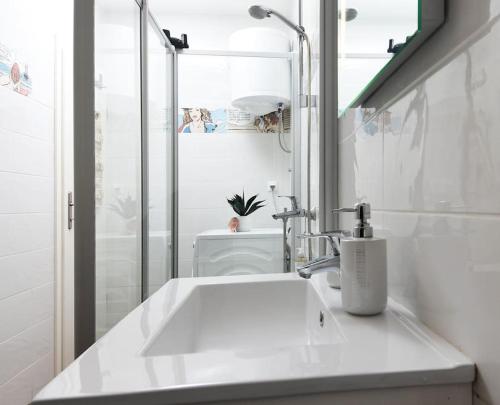 Wave n' Sea Apartment With a Private Pool