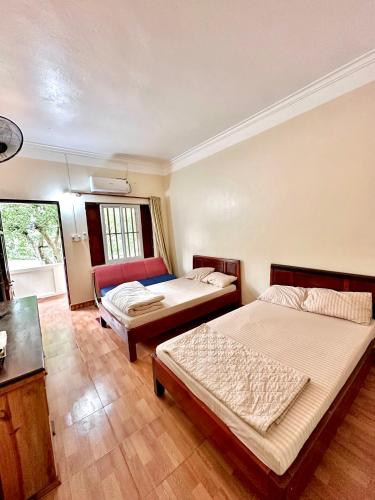 Postel nebo postele na pokoji v ubytování Hồ Thang Hen