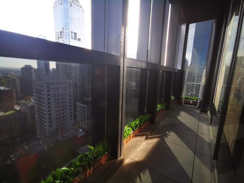Балкон или терраса в Cozy CBD 2 Bedroom Apartment with car park