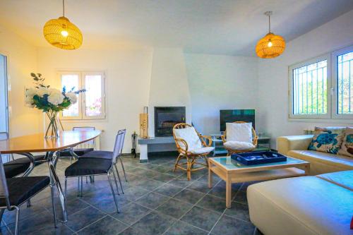 LITORAL COSTA DORADA - VILLA MONET Only families