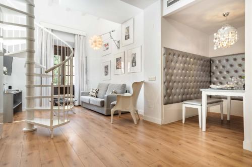 Posedenie v ubytovaní Loft Duplex with private terrace - Historic Center by REMS