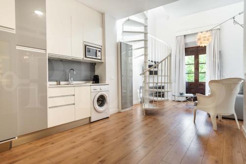 Platinum Suite Picasso-Inspired REMS
