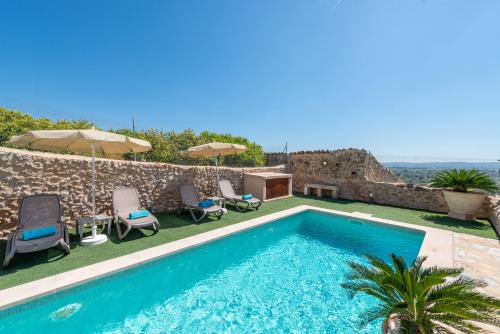 a villa with a swimming pool and a patio at Casa del Sol in Búger