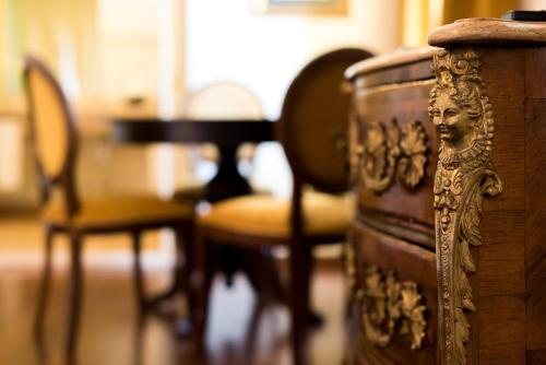 a table and chairs in a room with a table and chairs at Vila Gale Collection Palácio dos Arcos in Oeiras