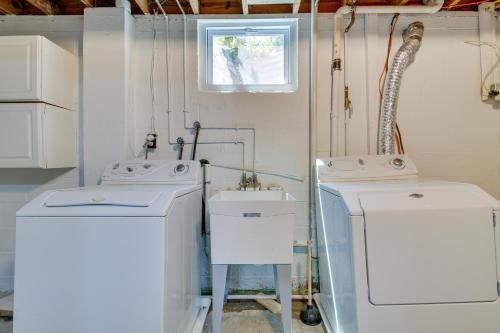 2 witte wasmachines in een badkamer met een raam bij Home with Hot Tub and Deck about 3 Mi to Ark Encounter! in Williamstown