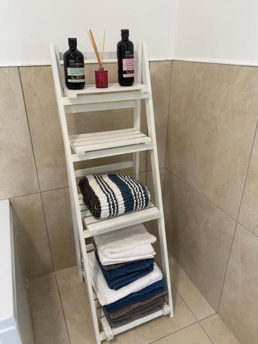 a ladder shelf in a bathroom with towels at The White House in Derry Londonderry