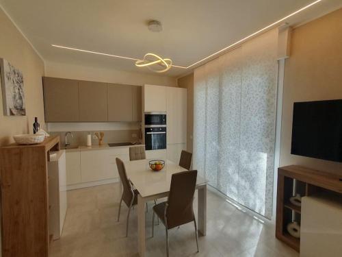 Una cocina o cocineta en Lecci al Mare