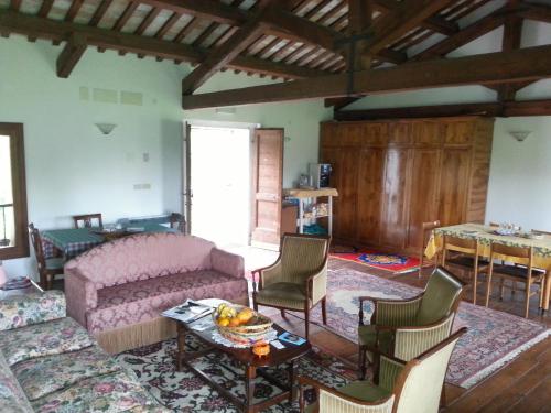 a living room with a couch and a table at Villa Mainardi Agriturismo in Camino al Tagliamento
