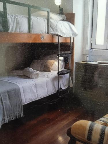 a couple of bunk beds in a room at Kais do Sol in Setúbal