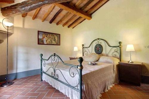 En eller flere senge i et værelse på Villa Casaglia 2apartment With Shared Pool