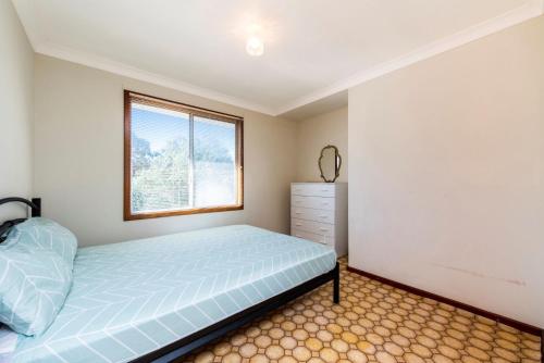 a bedroom with a bed and a window at Ninettas Views - Great coastal location in Guilderton