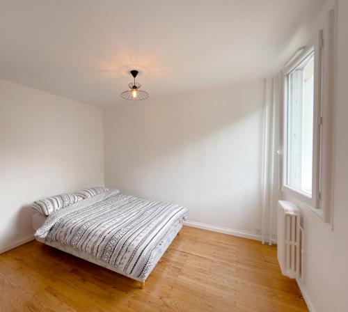 Photo de la galerie de l'établissement APPARTEMENT SPACIEUX AVEC BALCON, à Saint-Fons