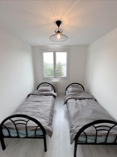 Photo de la galerie de l'établissement APPARTEMENT SPACIEUX AVEC BALCON, à Saint-Fons