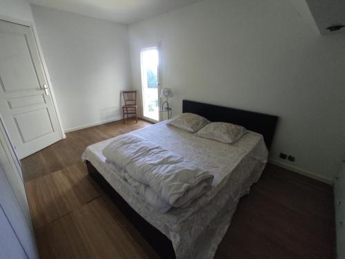 Ένα ή περισσότερα κρεβάτια σε δωμάτιο στο Villa - Coulommiers - Parcs des félins - Provins