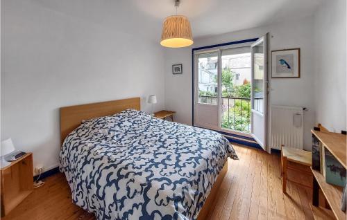 a bedroom with a bed and a large window at Stunning Home In Saint-nazaire With Wifi in Saint-Nazaire