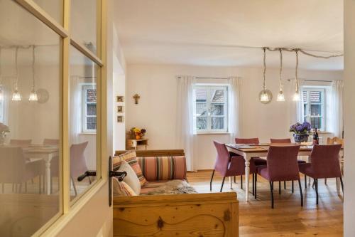 a dining room with a table and chairs at Lina in Rottenbuch