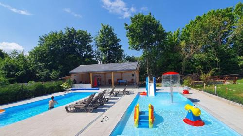 Domki Morska Przygoda Basen Brodzik Małpi Gaj