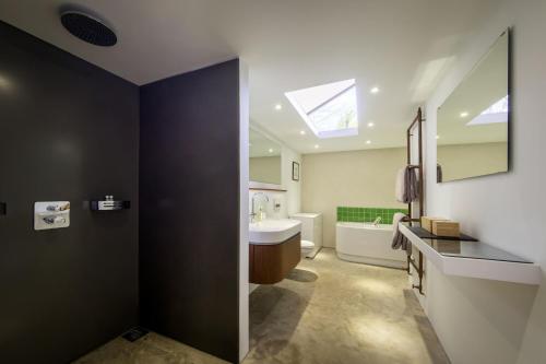 a bathroom with a sink and a toilet and a tub at Quarry House in Kingsbridge