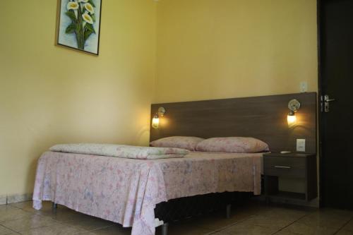Łóżko lub łóżka w pokoju w obiekcie Espaço Colibri