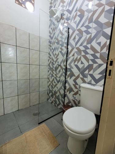 a bathroom with a toilet and a shower at Espaço Colibri in Ribeirão Preto