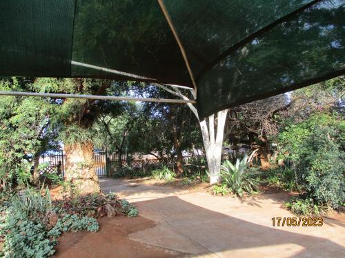 Ein Garten an der Unterkunft Lutea Guest House