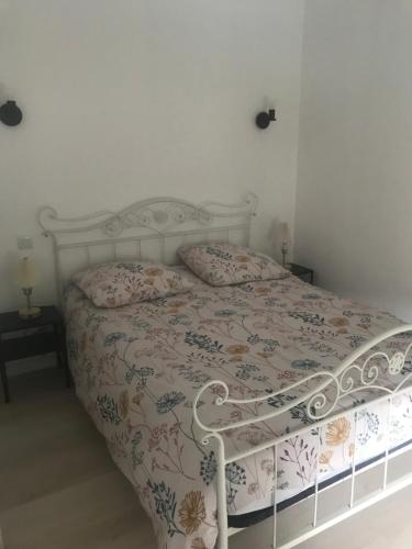Un pat sau paturi într-o cameră la Douceur occitane
