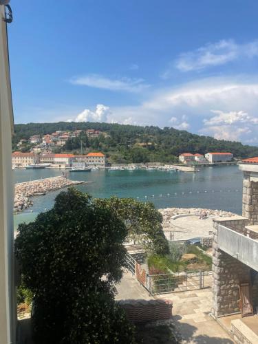 Galeriebild der Unterkunft Gallery for two, near the beach and the center of Jelsa in Jelsa