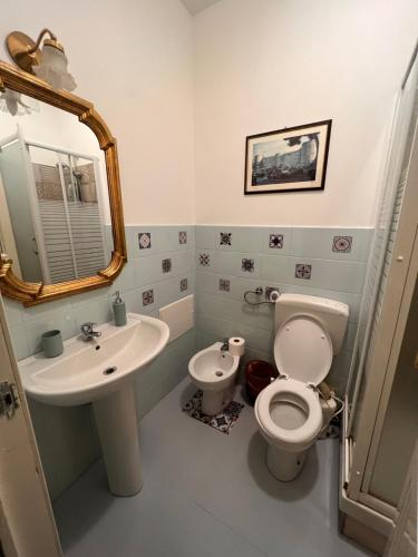 Een badkamer bij Sofia Katane Suites
