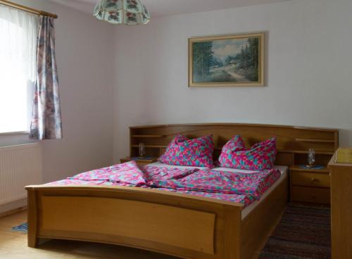 A bed or beds in a room at Ganhör- Fam. Kaar