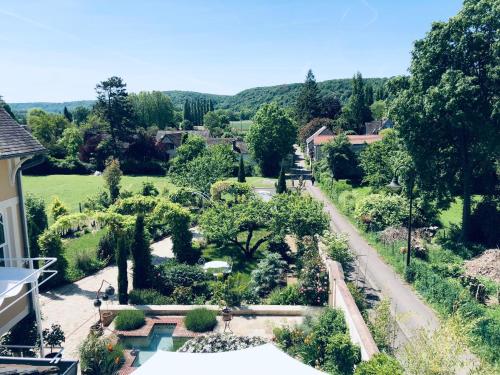 an aerial view of a garden from a house at Orpheus Lodge in Giverny