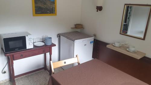  Residencia Aldosa -  Room  picture :   Shower    Bath    TV                           