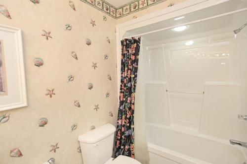 Bilik mandi di Sea Cliff I-51 Coastal Splendor by Pristine Properties Vacation Rentals