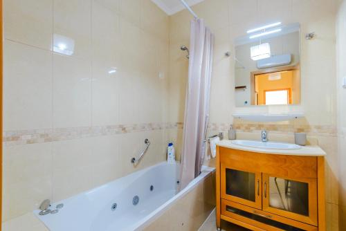 BnB Homes Ocean view Apartment with Lovely Terrace, 2 Swimming pools & Tennis court photo 3