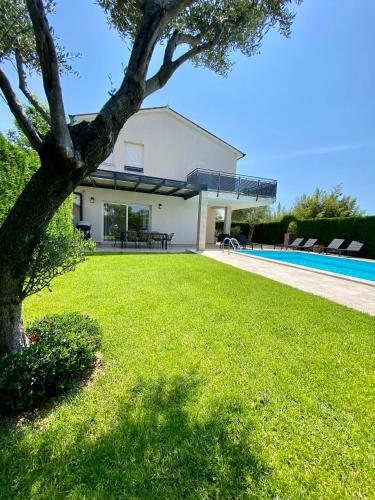 Villa Divina with private heated pool