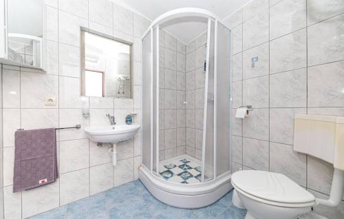 Ένα μπάνιο στο Holiday Home Tissa
